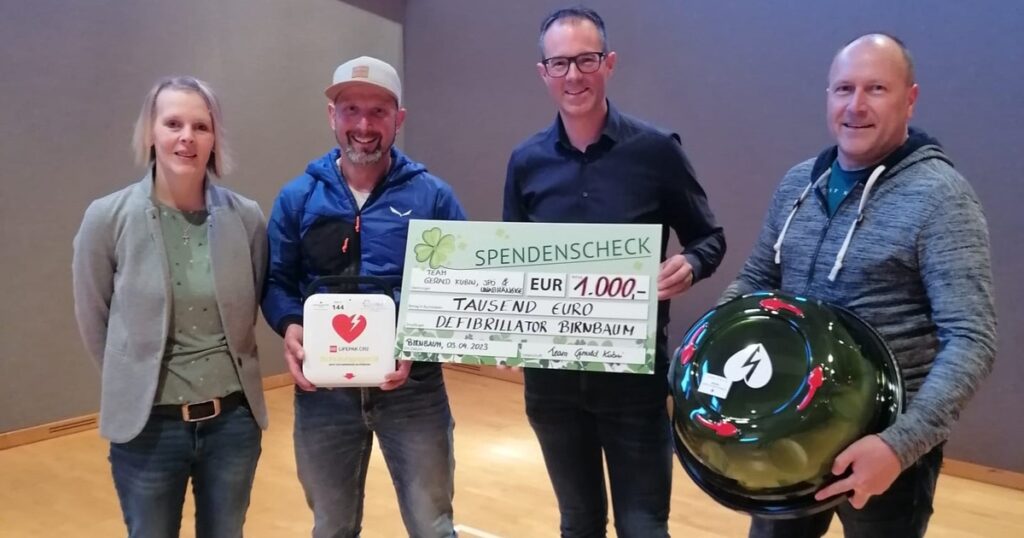 Spende von 1.000 Euro für die Anschaffung des Defibrillators in Birnbaum