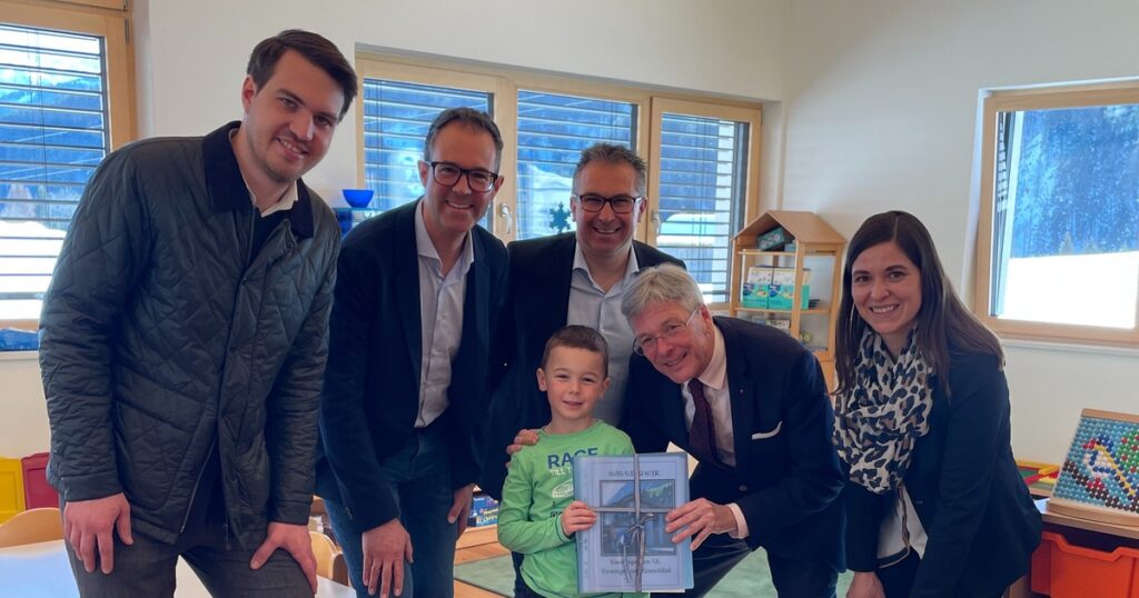Landeshauptmann Dr. Peter Kaiser zu Besuch im Bildungszentrum Lesachtal!